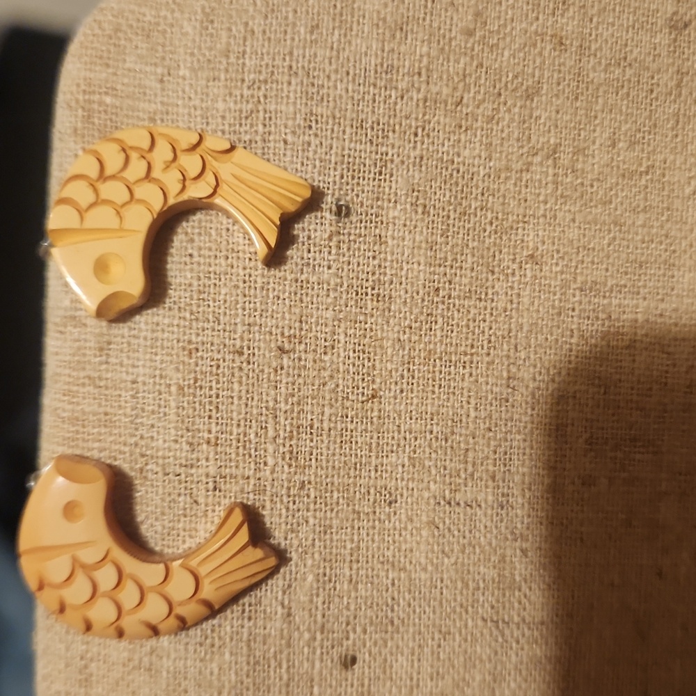 💍 ** BUY ONE GET ONE FREE ** Fish screw on earrings